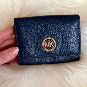Michael Kors Fulton Navy Snap Case Case